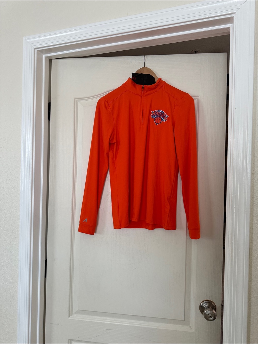 NEW Antigua Women's New York Knicks Antigua Orange Intent Quarter-Zip Top NBA